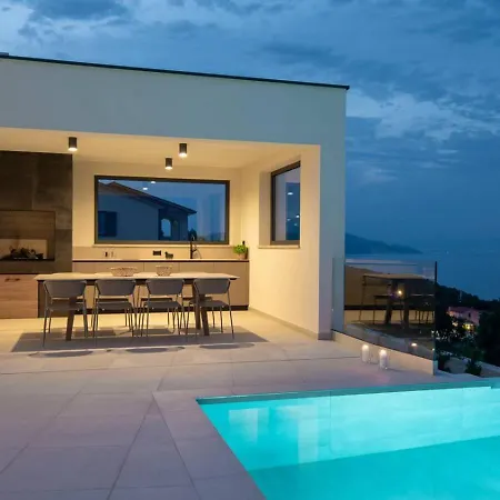 Persic Villa With Pool And View *