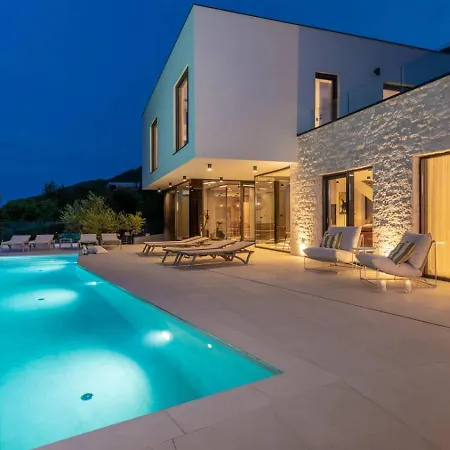 Apartment Persic Villa With Pool And View