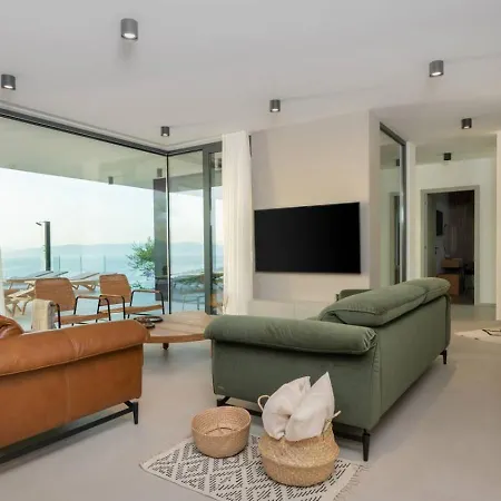 Apartment Persic Villa With Pool And View